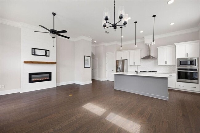 Building Photo - 109 Village Green Ave