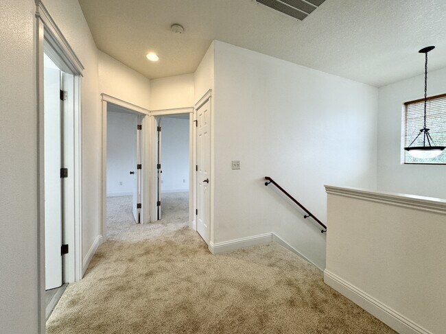 Building Photo - 6924 SW Kim Pl