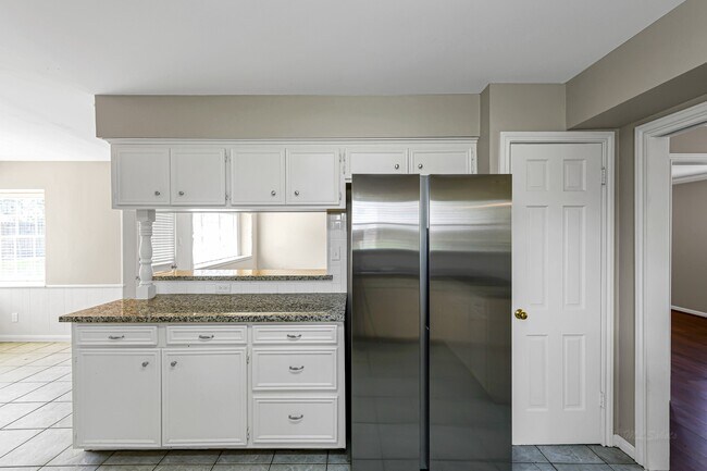 Building Photo - 614 Val Lena Dr