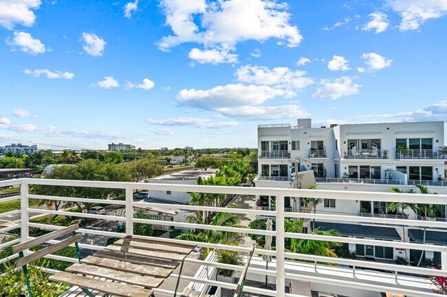 Building Photo - Monthly rental for Season , ( min 4 months)