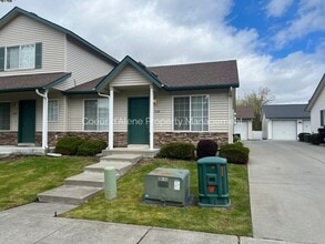 Building Photo - 1135/1137/1139 W Sumac