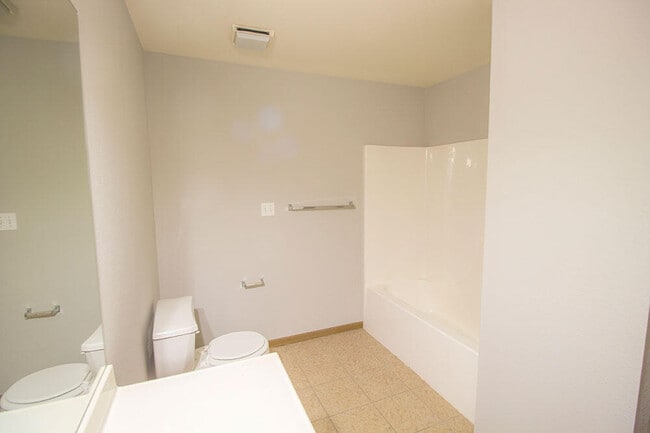 Building Photo - 5213 Silver Mill Dr