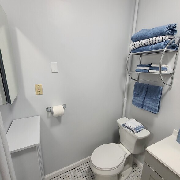 Building Photo - 7612 Park Ave