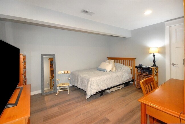 Building Photo - 19 Brigham Farm Ln