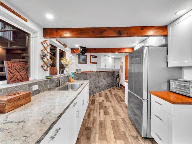 Building Photo - Oceanfront Estate: The Honolii Hale