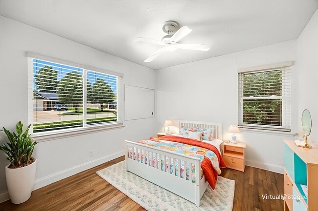 Building Photo - 404 E Alexander Ln