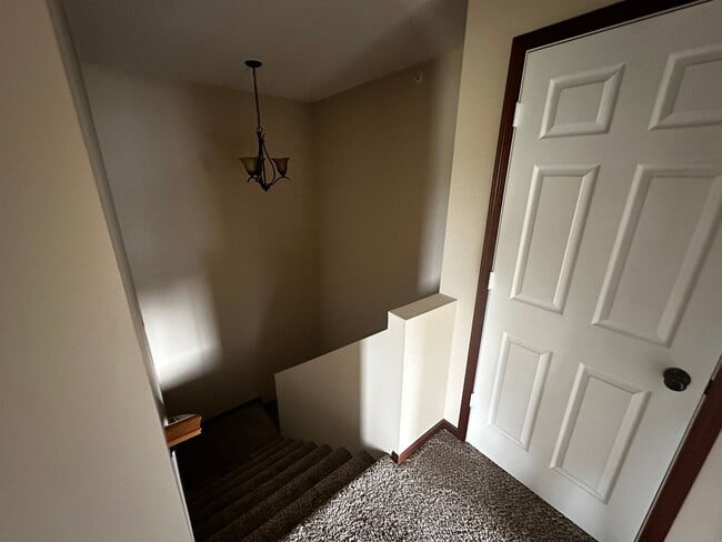 Building Photo - 3 Bed 3 Bath Townhome