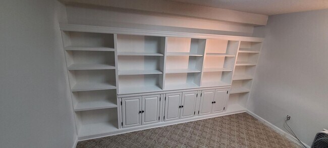 Building Photo - Ring in 2026 with THIS Great Rental!