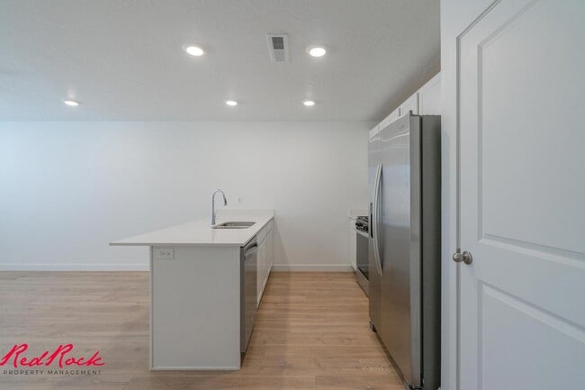 Building Photo - Dog Friendly! 3 Bedroom 2 Bathroom Townhome in Long Valley.