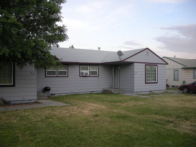 Primary Photo - 915-919 S Beeman St