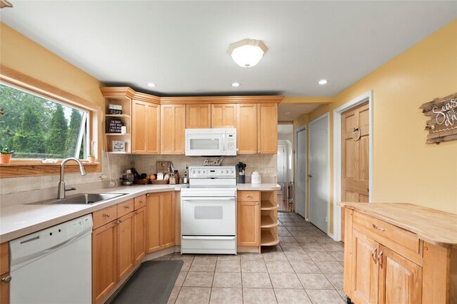 Building Photo - 306 McCall Ave