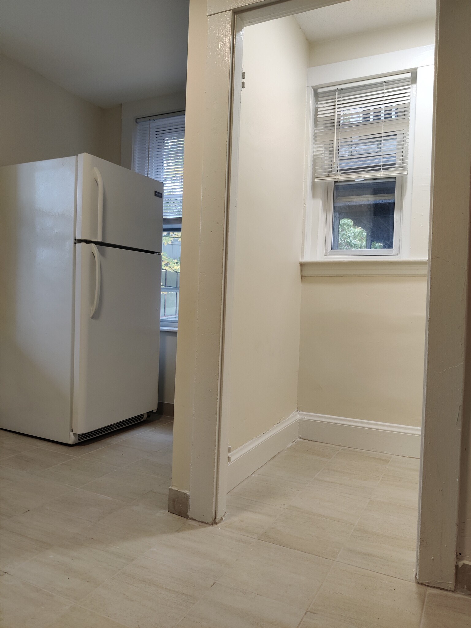 Building Photo - 8 Barrows St