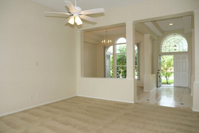 Building Photo - Beautiful, 3/2, single family, waterfront ...