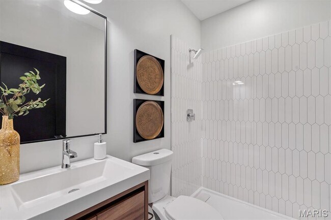 Building Photo - 513 Whittier St