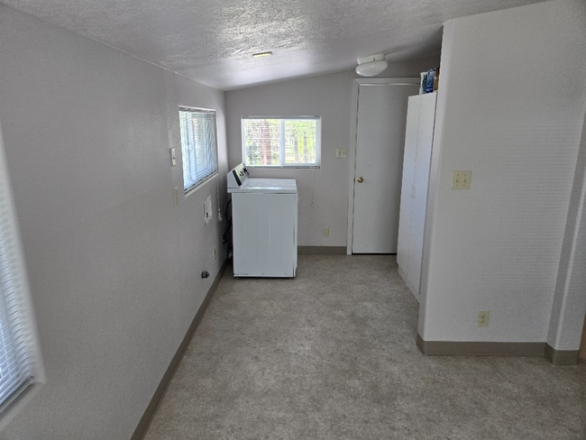 Building Photo - 138722 Rhododendron St