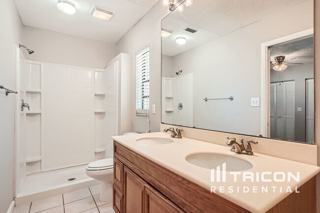 Building Photo - 10206 Deepbrook Dr