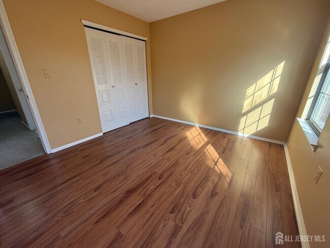 Building Photo - 131 Albury Way