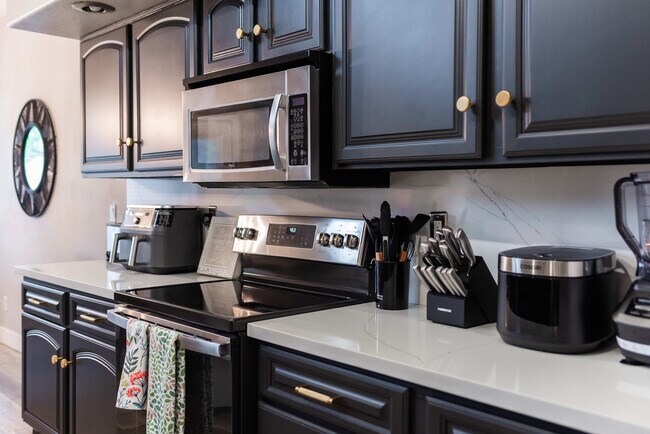 Building Photo - 5924 E Woodridge Dr