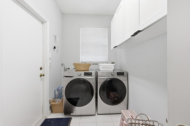 Building Photo - 2495 NW 66th Dr