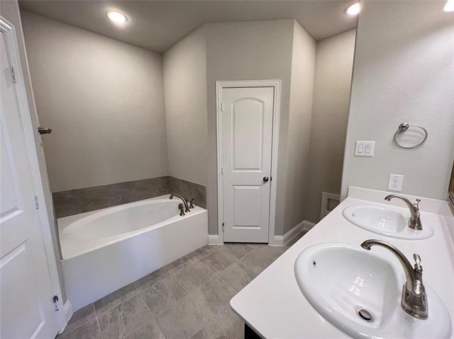 Building Photo - 2813 Pronghorn Dr