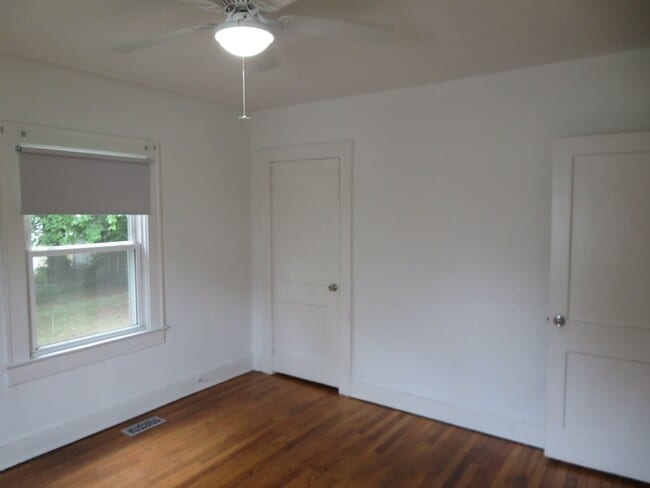 Building Photo - 815 Floral Ave