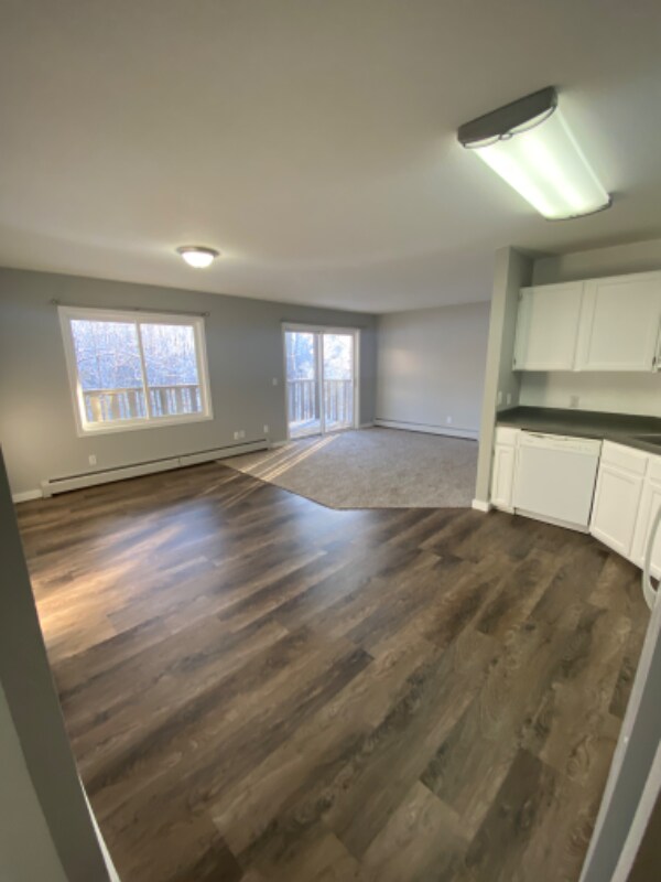 Building Photo - 1580 Chattaroy Cir