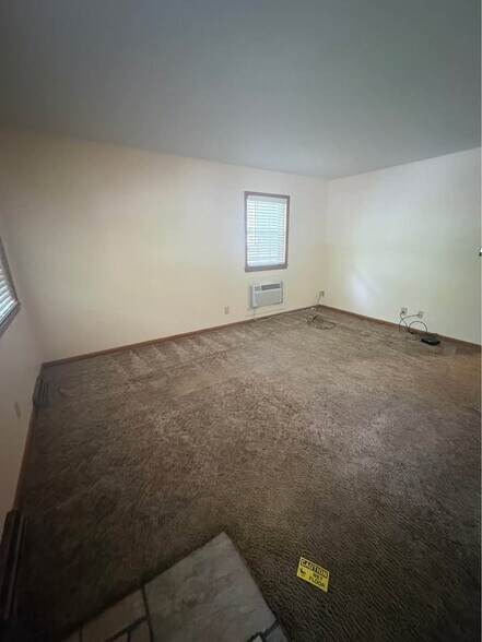 Building Photo - 1258 E Elm St