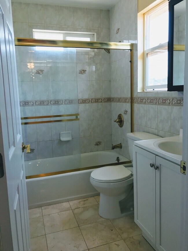 Building Photo - this will be gone this weekend! Rare change to rent a 2005 built 2 bedroom house HOUSE in Glassel...