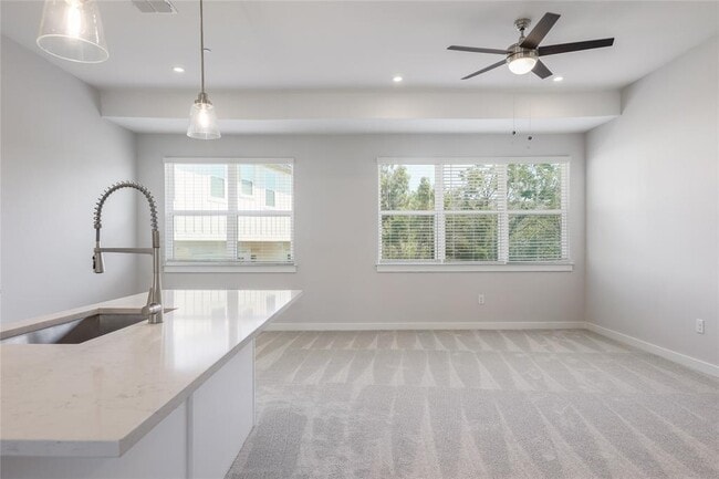 Building Photo - 12001 Vista Parke Dr