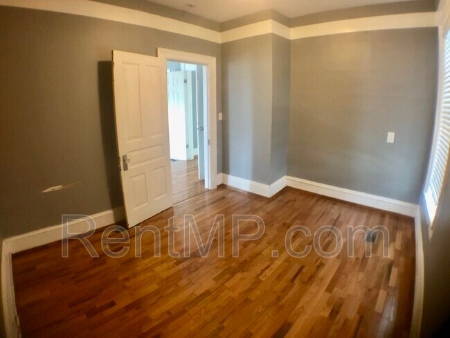 Building Photo - 116 N Kinney Ave
