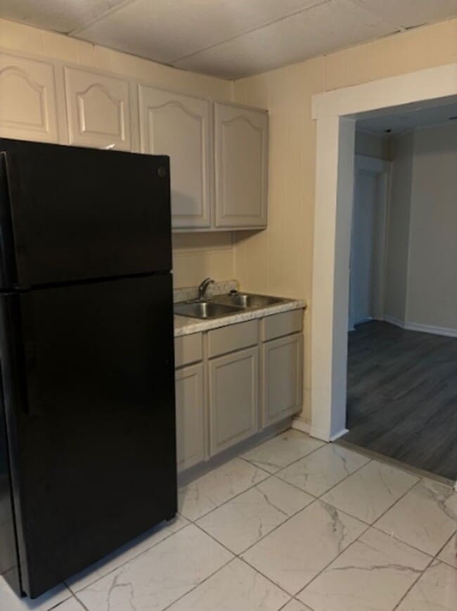 Building Photo - 710 E University Ave