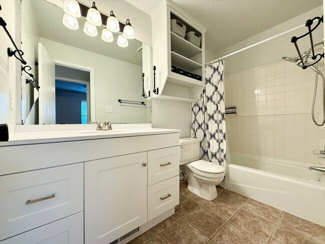 Building Photo - 3608 Peregrine Dr