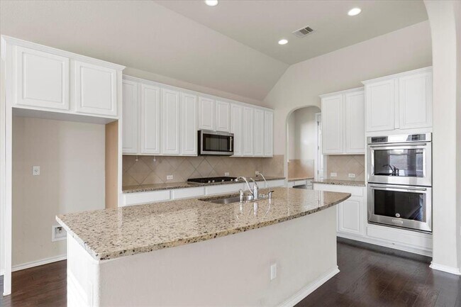 Building Photo - 532 Stone River Dr