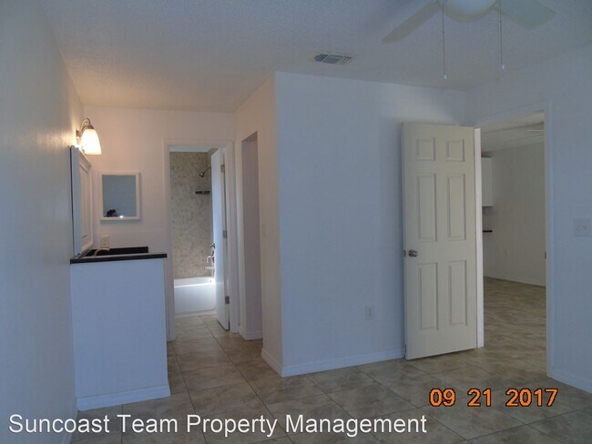 Building Photo - 2 br, 2 bath House - 11255-A Pendleton Ave