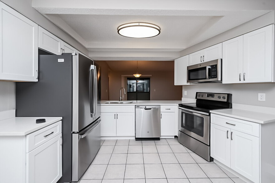 Building Photo - 9136 Lometa Ln