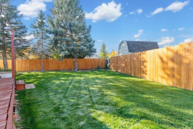 Building Photo - 3 Bed 2 Bath Home with HUGE Yard Available...