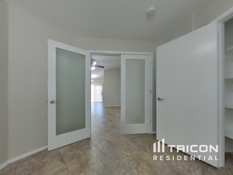 Building Photo - 40148 Calabria St