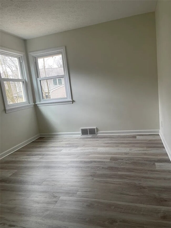 Building Photo - 705 Roosevelt Rd