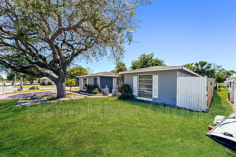 Building Photo - 10005 Regency Park Blvd