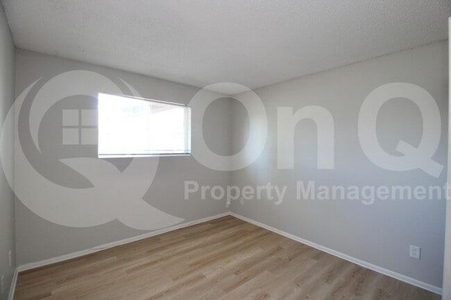 Building Photo - 537 E Laguna Dr