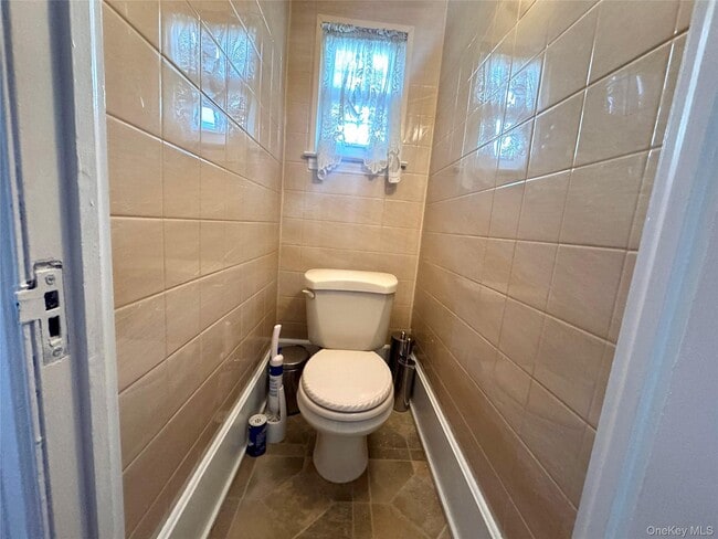 Building Photo - 84 Surrey Ln