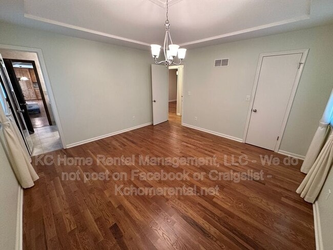 Building Photo - 6119 Cottonwood Dr