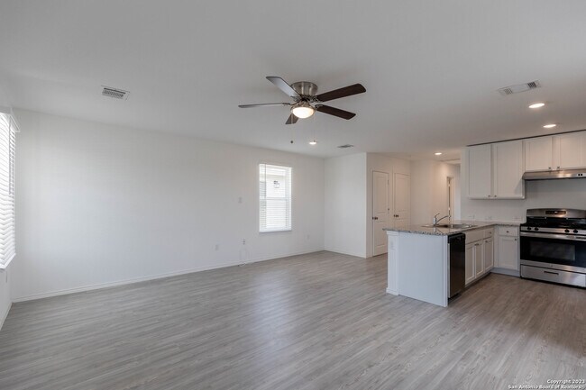 Building Photo - 8326 Piedra Medina