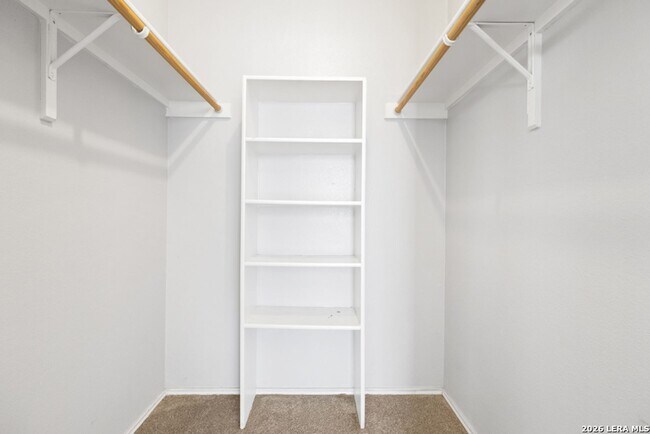 Building Photo - Charming Home Awaits: Spacious & Modern Living in a Prime Location