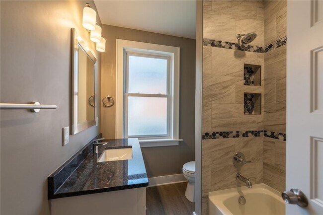 Building Photo - 533 N Euclid Ave