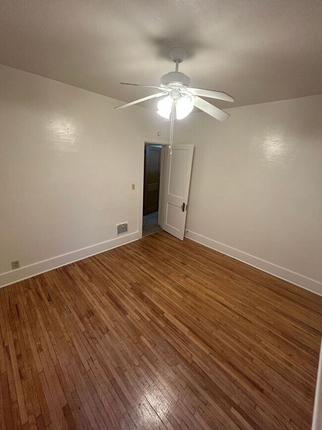 Building Photo - 1439 Vassar Dr