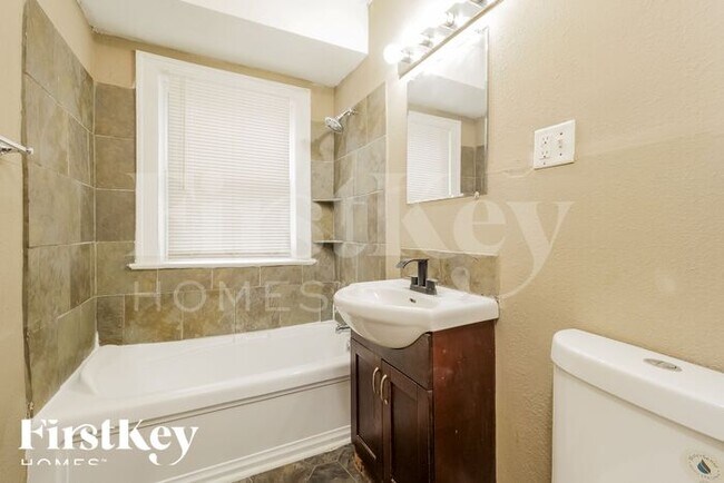 Building Photo - 6220 Tracy Ave