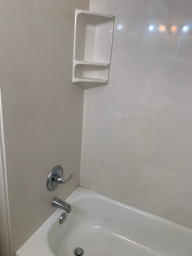 Building Photo - 2 bedroom house in Midtown accross the street from Denton Park!