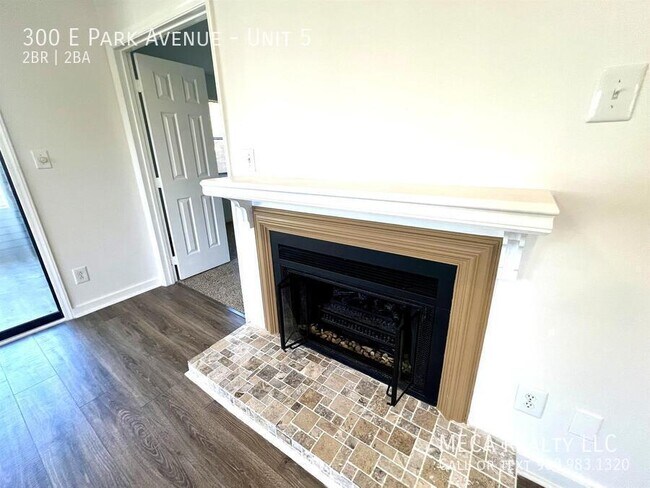 Building Photo - 300 E Park Ave