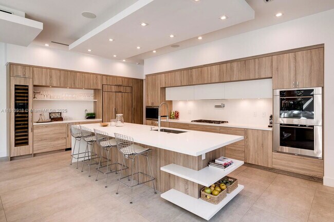 Building Photo - 4094 Park Ave